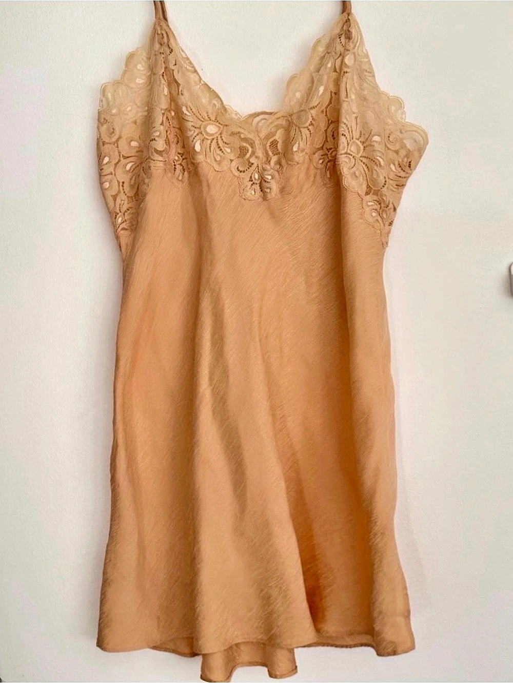 FERNANDO SANCHEZ-100%Silk Sleepwear with delicate lace neckline